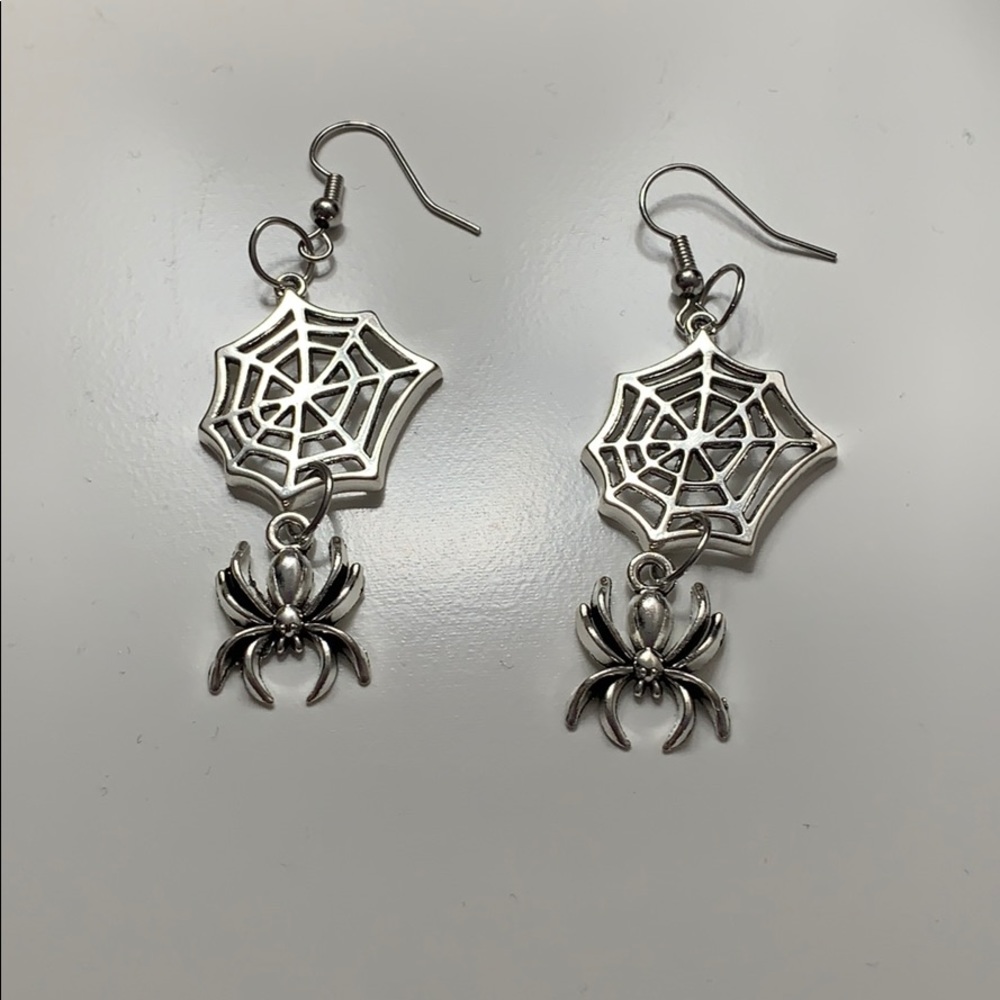 spider earrings